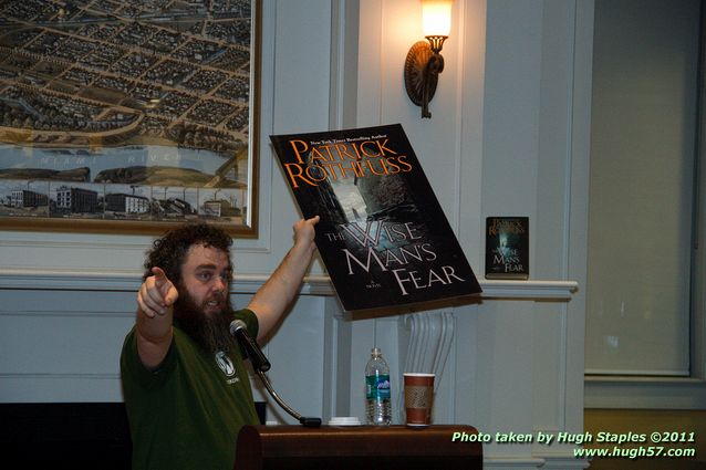 Patrick Rothfuss signs The Wise Man's Fear