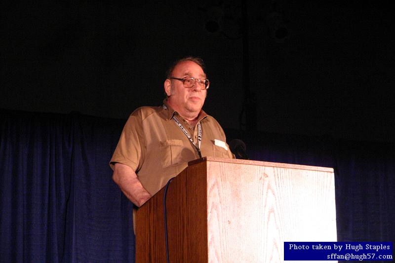 Mike Resnick emcees the GOH ceremony